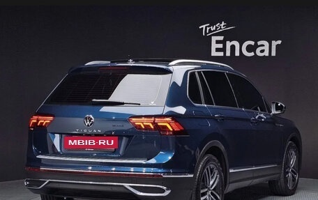 Volkswagen Tiguan II, 2022 год, 3 900 000 рублей, 2 фотография