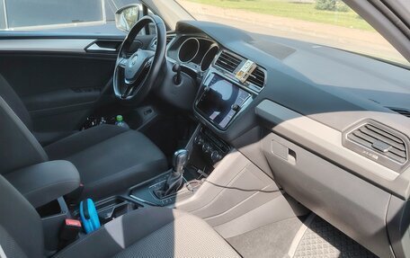 Volkswagen Tiguan II, 2020 год, 2 100 000 рублей, 16 фотография