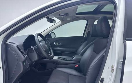 Honda Vezel, 2021 год, 1 610 000 рублей, 10 фотография