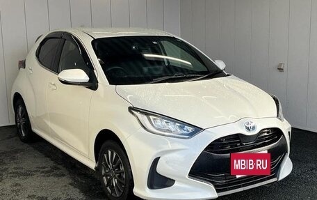 Toyota Yaris, 2022 год, 1 100 000 рублей, 4 фотография