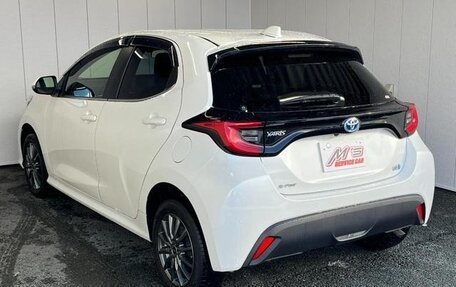 Toyota Yaris, 2022 год, 1 100 000 рублей, 7 фотография