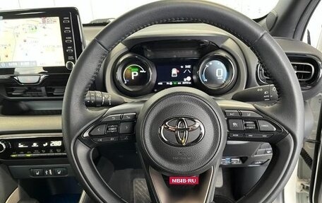Toyota Yaris, 2022 год, 1 100 000 рублей, 11 фотография
