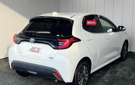 Toyota Yaris, 2022 год, 1 100 000 рублей, 5 фотография