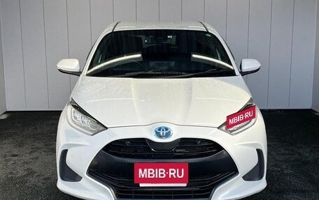 Toyota Yaris, 2022 год, 1 100 000 рублей, 3 фотография