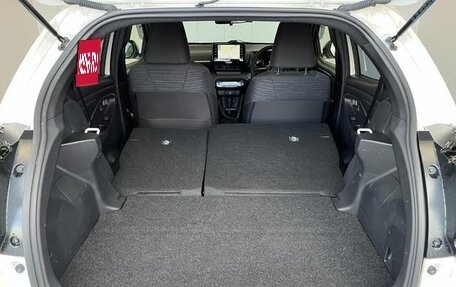 Toyota Yaris, 2022 год, 1 100 000 рублей, 15 фотография