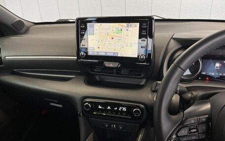 Toyota Yaris, 2022 год, 1 100 000 рублей, 17 фотография