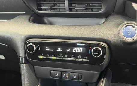 Toyota Yaris, 2022 год, 1 100 000 рублей, 19 фотография