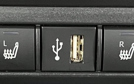 Toyota Yaris, 2022 год, 1 100 000 рублей, 26 фотография