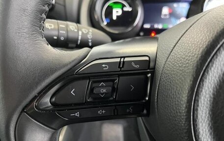 Toyota Yaris, 2022 год, 1 100 000 рублей, 32 фотография