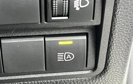 Toyota Yaris, 2022 год, 1 100 000 рублей, 38 фотография