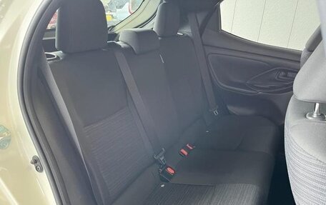 Toyota Yaris, 2022 год, 1 100 000 рублей, 31 фотография