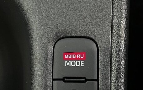 Toyota Yaris, 2022 год, 1 100 000 рублей, 34 фотография