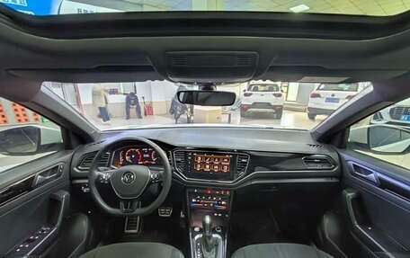 Volkswagen T-Roc I, 2021 год, 2 620 010 рублей, 16 фотография