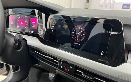 Volkswagen Golf VIII, 2021 год, 1 600 010 рублей, 10 фотография