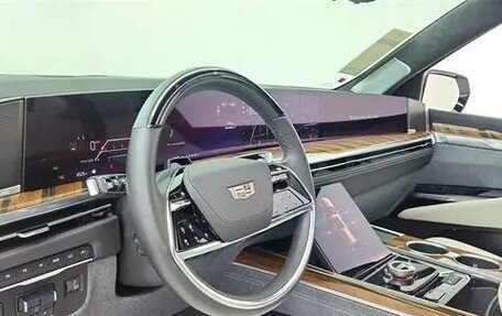 Cadillac Escalade V, 2025 год, 20 500 000 рублей, 15 фотография