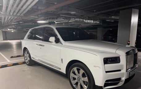 Rolls-Royce Cullinan, 2019 год, 33 000 000 рублей, 3 фотография