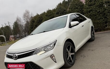 Toyota Camry, 2017 год, 2 450 000 рублей, 9 фотография