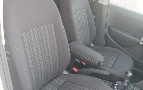 Volkswagen Polo VI (EU Market), 2017 год, 900 000 рублей, 18 фотография