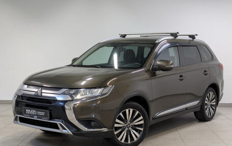 Mitsubishi Outlander III рестайлинг 3, 2019 год, 1 995 000 рублей, 1 фотография