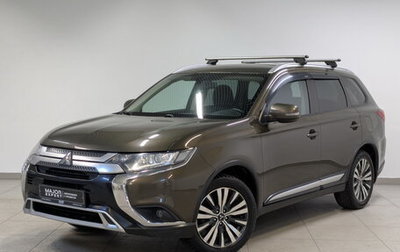 Mitsubishi Outlander III рестайлинг 3, 2019 год, 1 995 000 рублей, 1 фотография