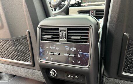 Porsche Cayenne III, 2025 год, 18 000 000 рублей, 26 фотография