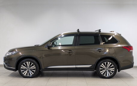 Mitsubishi Outlander III рестайлинг 3, 2019 год, 1 995 000 рублей, 8 фотография