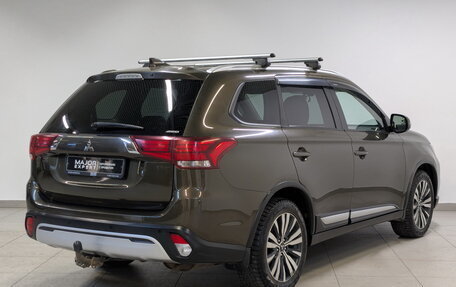 Mitsubishi Outlander III рестайлинг 3, 2019 год, 1 995 000 рублей, 5 фотография