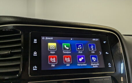 Mitsubishi Outlander III рестайлинг 3, 2019 год, 1 995 000 рублей, 15 фотография