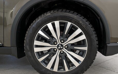 Mitsubishi Outlander III рестайлинг 3, 2019 год, 1 995 000 рублей, 18 фотография