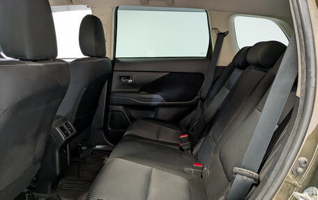 Mitsubishi Outlander III рестайлинг 3, 2019 год, 1 995 000 рублей, 12 фотография