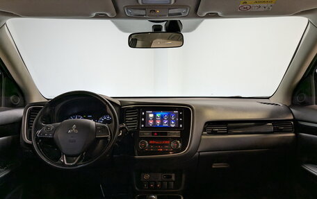 Mitsubishi Outlander III рестайлинг 3, 2019 год, 1 995 000 рублей, 14 фотография