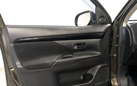 Mitsubishi Outlander III рестайлинг 3, 2019 год, 1 995 000 рублей, 19 фотография