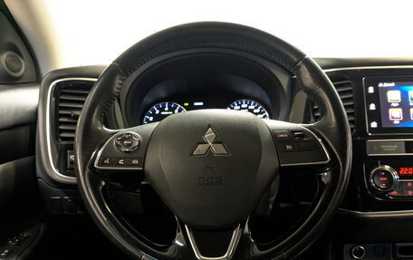 Mitsubishi Outlander III рестайлинг 3, 2019 год, 1 995 000 рублей, 21 фотография