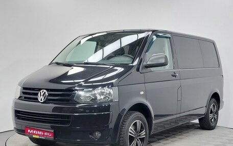 Volkswagen Caravelle T5, 2013 год, 2 229 000 рублей, 1 фотография