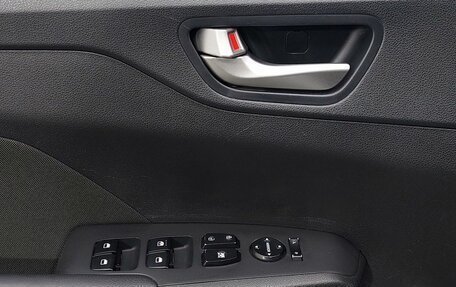 Hyundai Solaris II рестайлинг, 2017 год, 879 000 рублей, 15 фотография