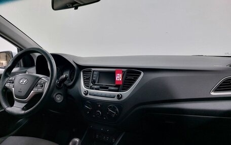 Hyundai Solaris II рестайлинг, 2017 год, 879 000 рублей, 12 фотография