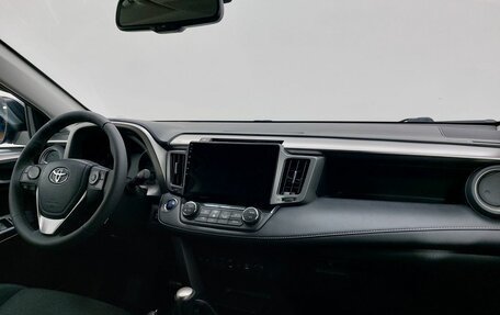 Toyota RAV4, 2017 год, 2 359 000 рублей, 12 фотография