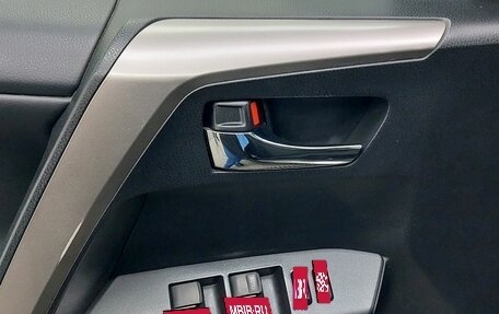 Toyota RAV4, 2017 год, 2 359 000 рублей, 15 фотография