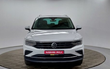 Volkswagen Tiguan II, 2021 год, 3 449 000 рублей, 2 фотография