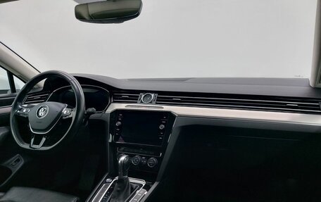 Volkswagen Passat B8 рестайлинг, 2017 год, 1 939 000 рублей, 13 фотография