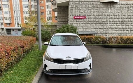 KIA Rio IV, 2021 год, 935 000 рублей, 1 фотография