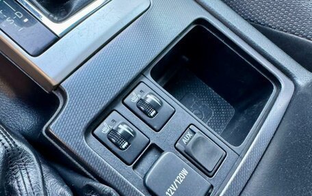 Toyota Land Cruiser Prado 150 рестайлинг 2, 2011 год, 2 899 000 рублей, 17 фотография