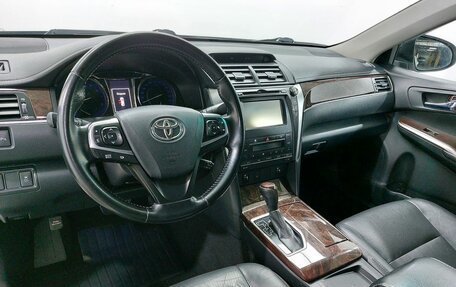 Toyota Camry, 2016 год, 1 889 000 рублей, 10 фотография