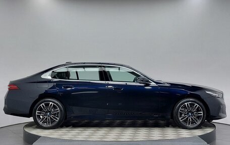 BMW 5 серия, 2025 год, 8 800 000 рублей, 4 фотография