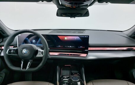 BMW 5 серия, 2025 год, 8 800 000 рублей, 13 фотография