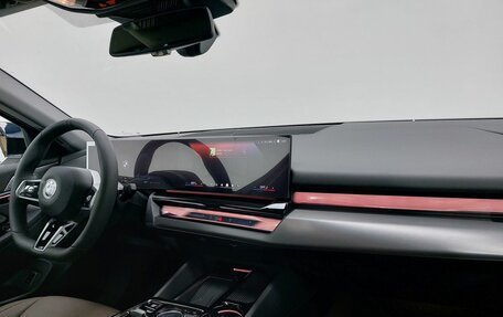 BMW 5 серия, 2025 год, 8 800 000 рублей, 15 фотография