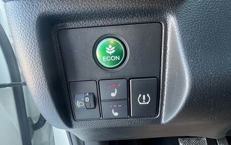 Honda Vezel, 2022 год, 1 590 000 рублей, 14 фотография