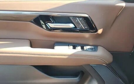 Chevrolet Suburban, 2025 год, 13 250 000 рублей, 23 фотография