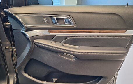 Ford Explorer VI, 2018 год, 3 650 000 рублей, 17 фотография