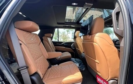 Cadillac Escalade V, 2024 год, 13 750 000 рублей, 16 фотография